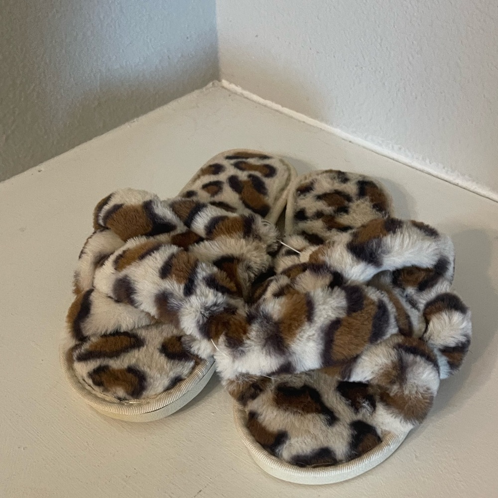 A crisscross animal print house slid